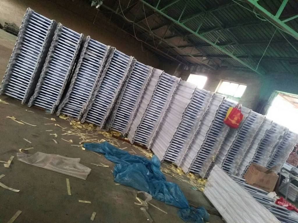 市政交通護(hù)欄  市政護(hù)欄道路護(hù)欄  噴塑波形護(hù)欄 鍍鋅波形護(hù)欄