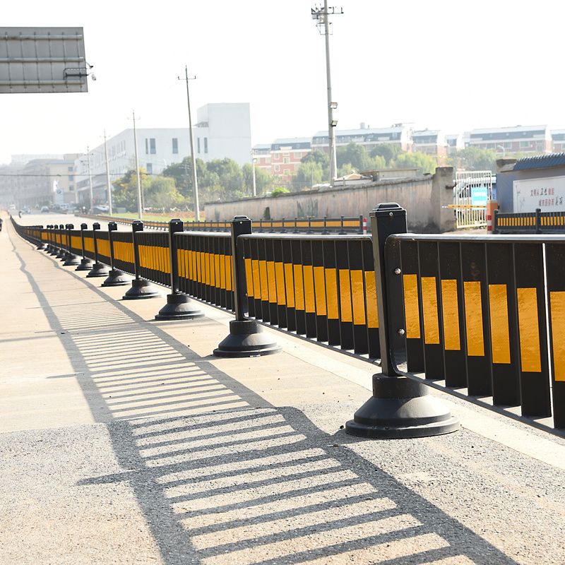 鋅鋼市政護(hù)欄 _工成黃黑鐵馬護(hù)欄隔離欄 市政道路交通施工圍擋 公路基坑護(hù)欄