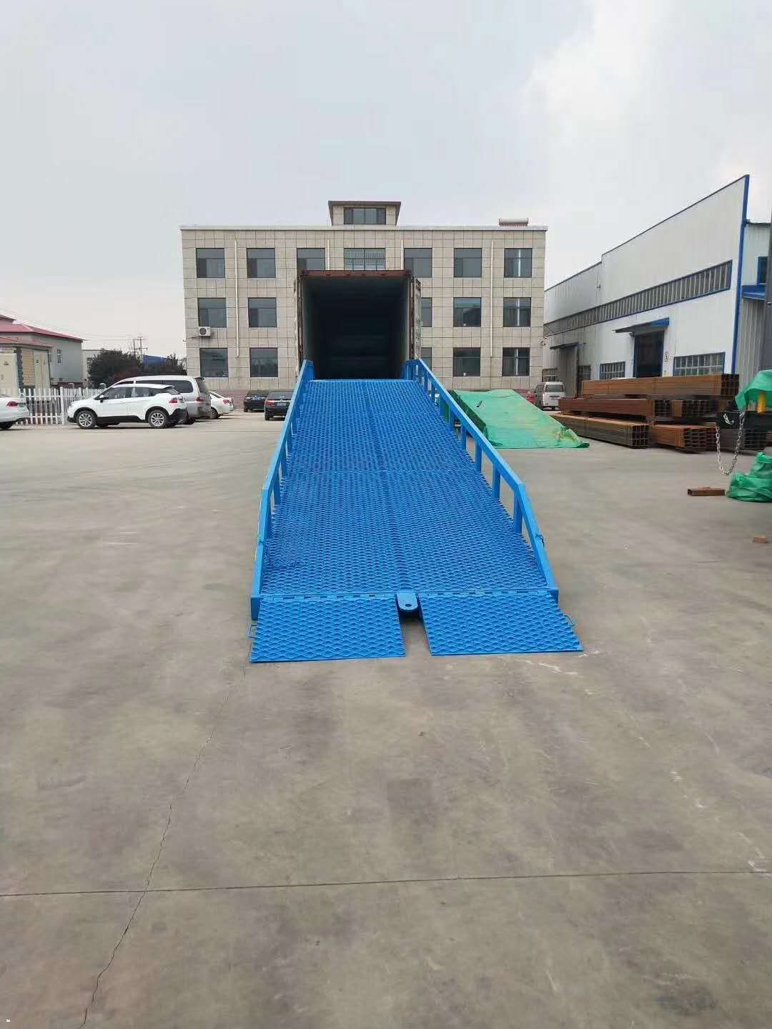多用途卸货平台厂家现货供应手动式装卸斜坡移动式登车桥 天锐机械