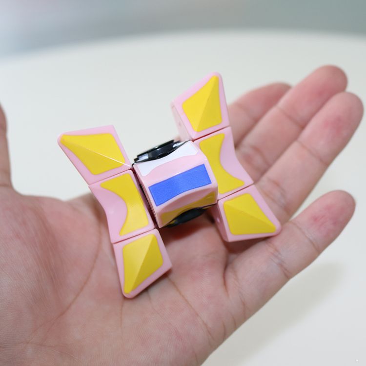东莞指尖陀螺魔方二合一旋转手指陀螺减压玩具_库存现货定购