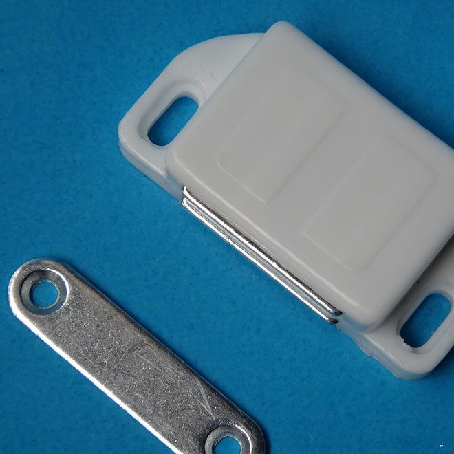 供应塑料磁性门吸 强力柜门磁吸 磁铁外露门吸sm019 卡入式门吸