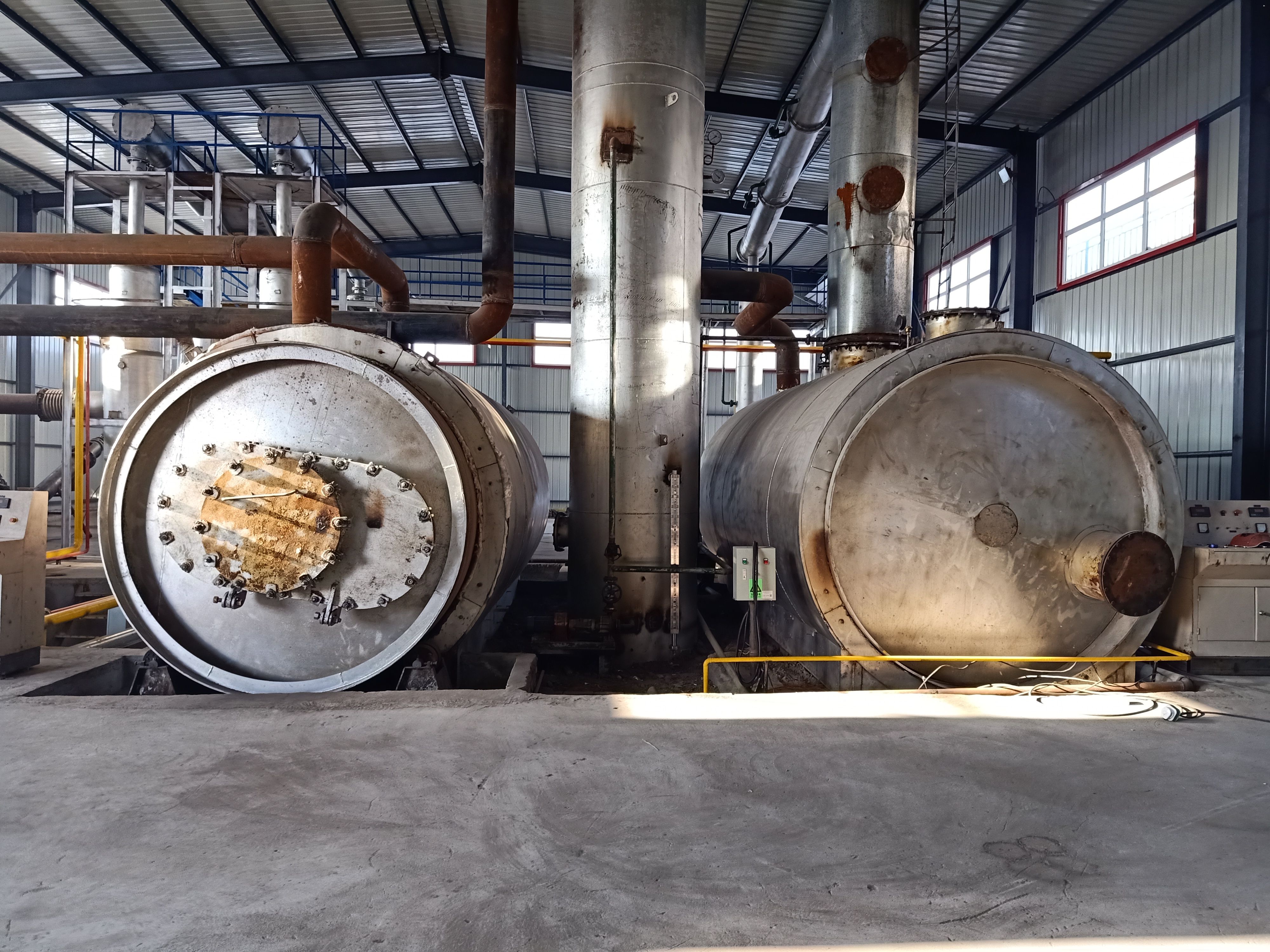 制造环保型废旧轮胎塑料炼油设备炼油设备厂家供应轮胎炼油设备批发