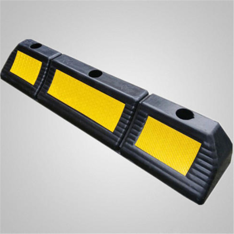 挡车器批发定制 防撞护栏厂家价格 减速带厂家直销